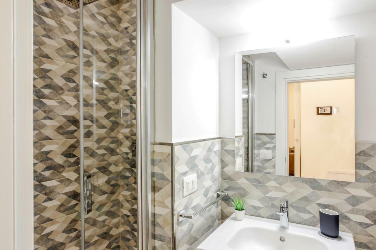 Bari Centrale Railway Station Apartment מראה חיצוני תמונה