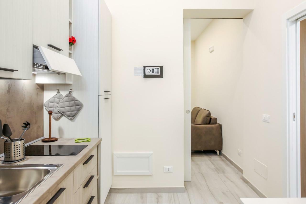 Bari Centrale Railway Station Apartment מראה חיצוני תמונה