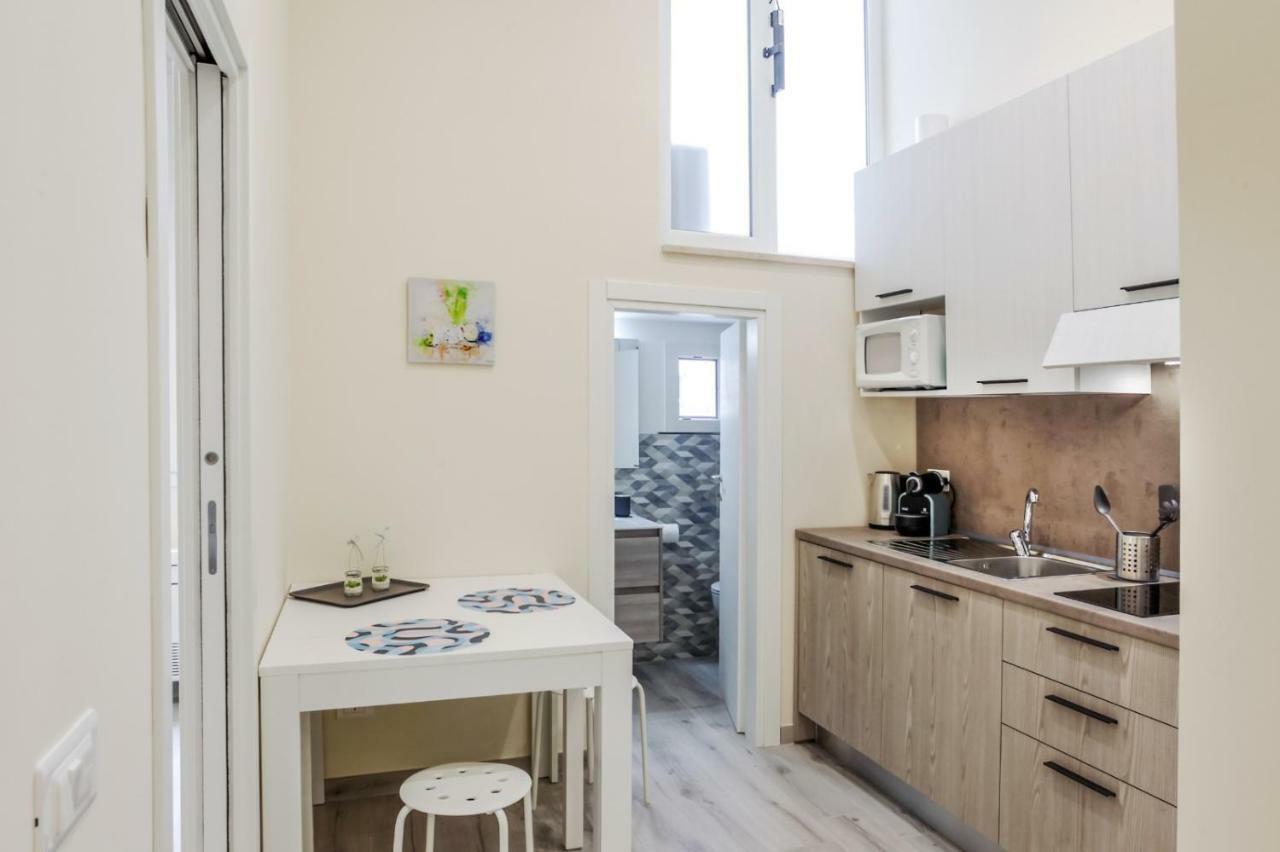 Bari Centrale Railway Station Apartment מראה חיצוני תמונה